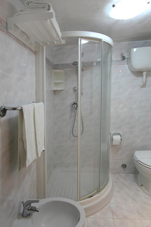 فندق Primettahouse سان جيمينيانو الغرفة الصورة