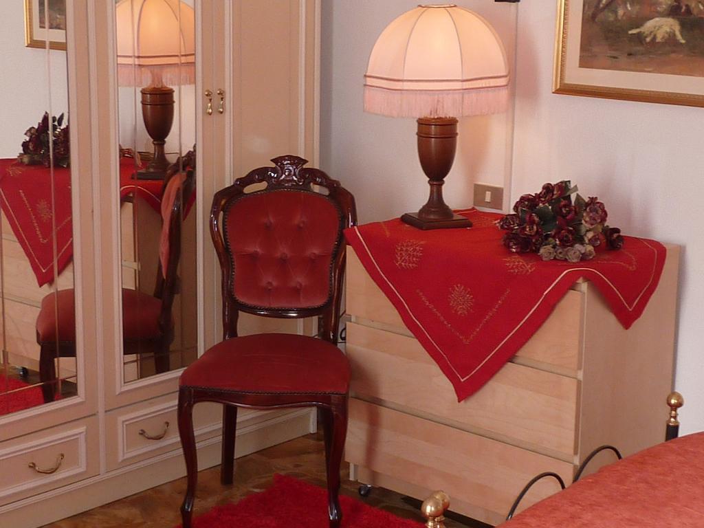 فندق Primettahouse سان جيمينيانو الغرفة الصورة